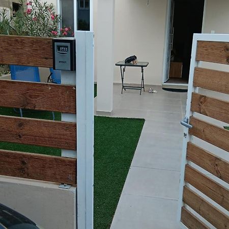 Universe House Dromolaxia Habitación foto